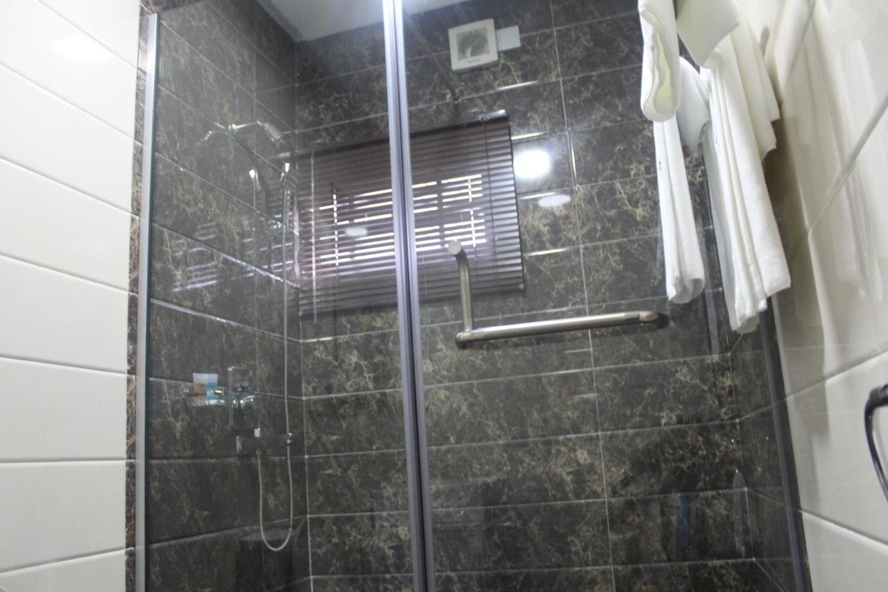Urban Metro Inn Lagos Exterior photo