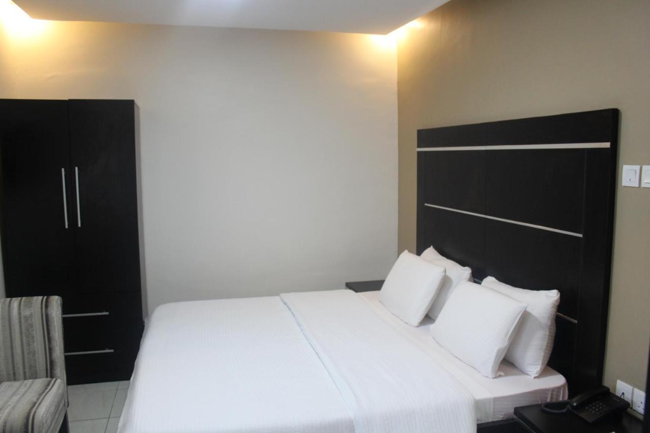 Urban Metro Inn Lagos Exterior photo
